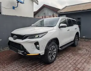 Toyota Fortuner 2.4 D AWD 2024 White