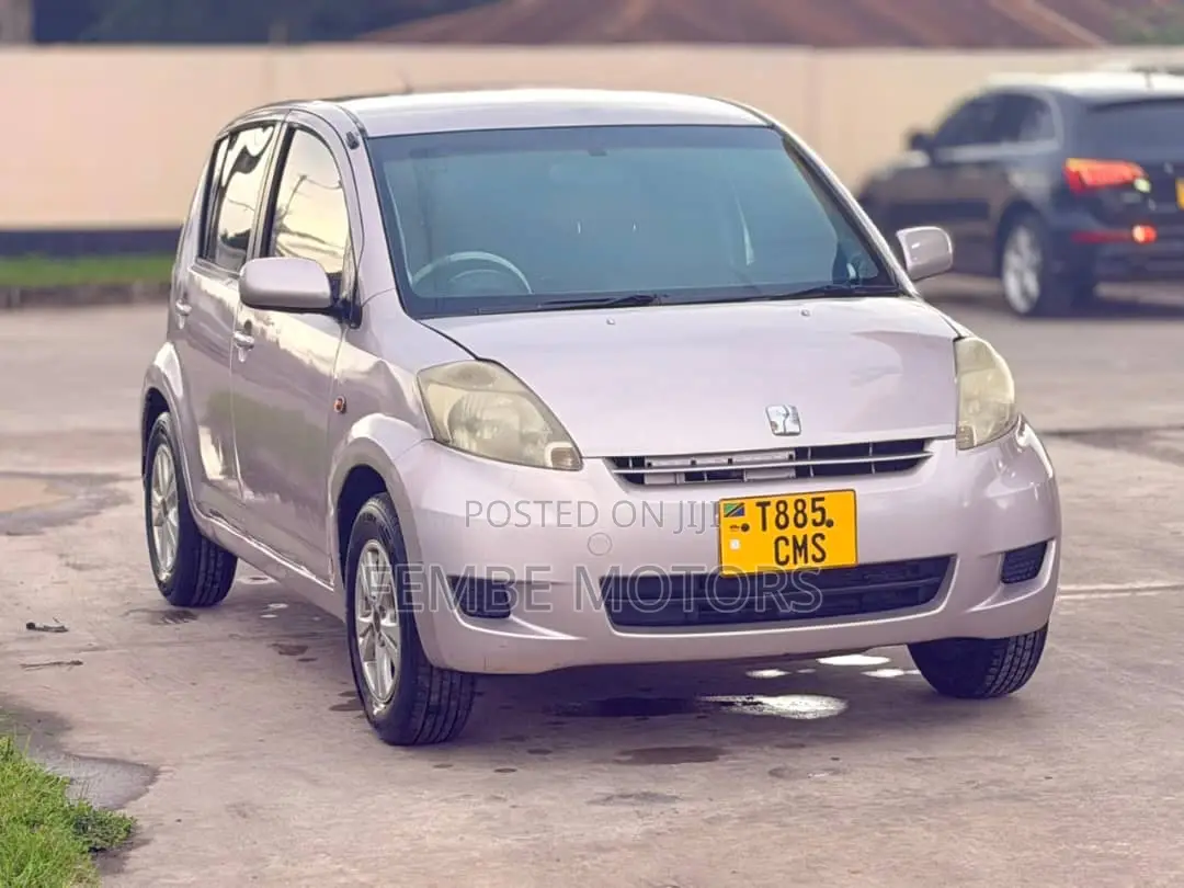 Toyota Passo 2004 Pink