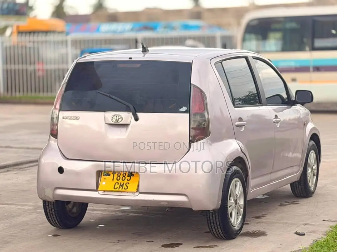 Toyota Passo 2004 Pink