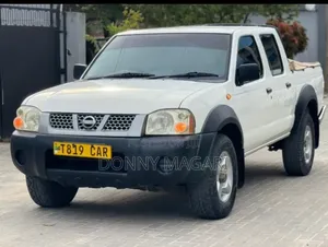 Nissan Hardbody 2012 White