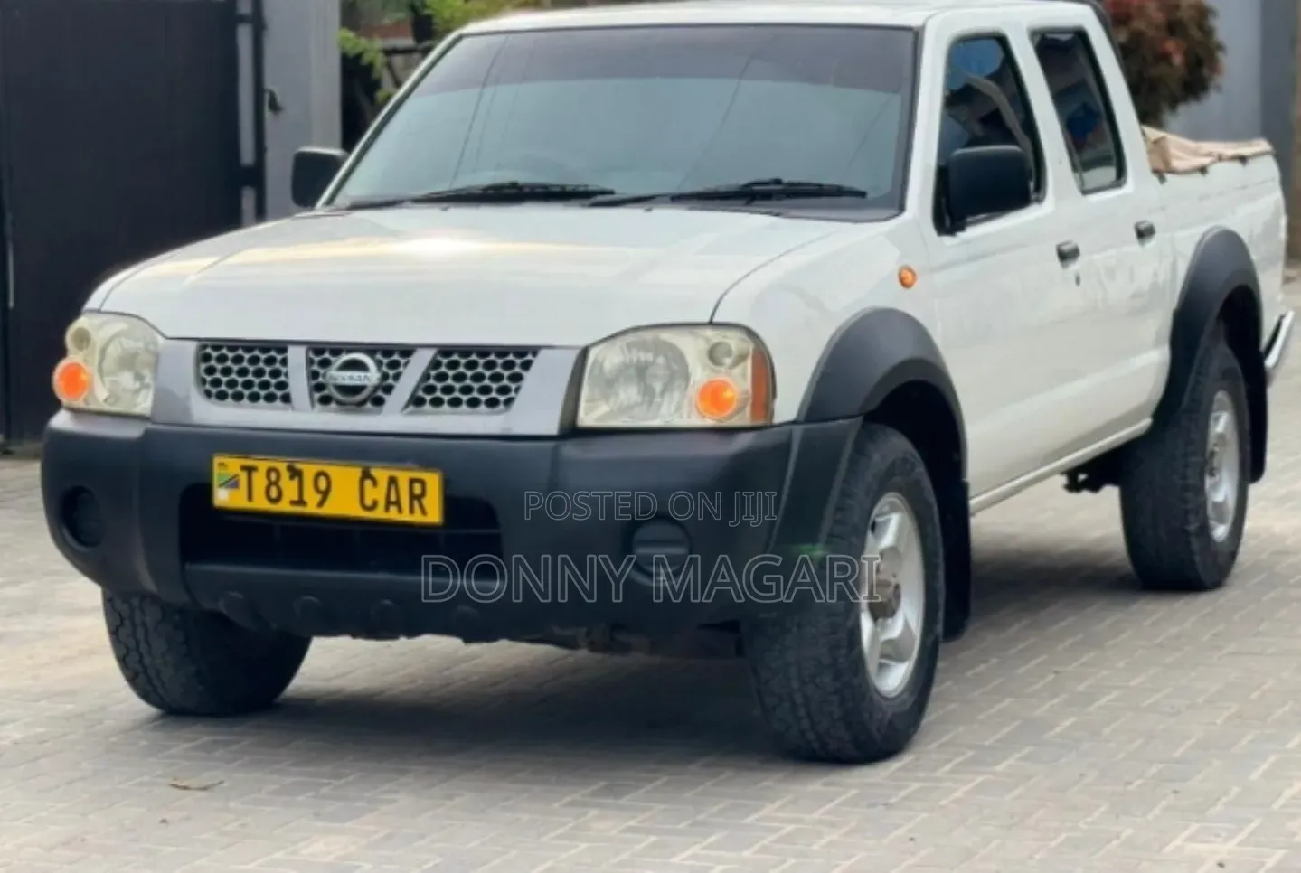 Nissan Hardbody 2012 White