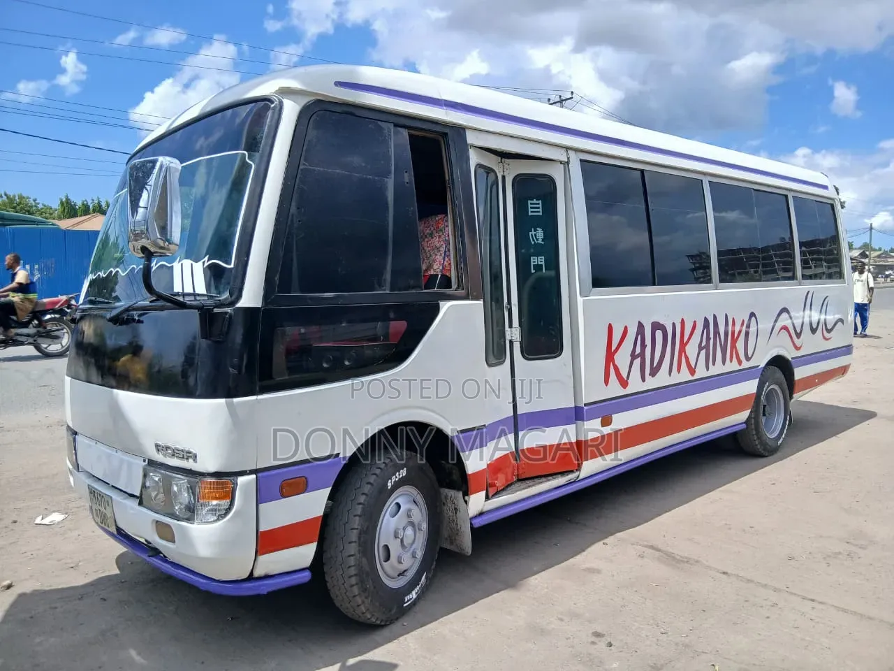 Mitsubishi Fuso Rosa 2000 White