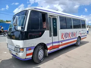 Mitsubishi Fuso Rosa 2000 White