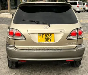 Toyota Harrier 2002 Gold