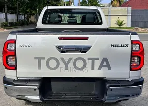Toyota Hilux 2025 White