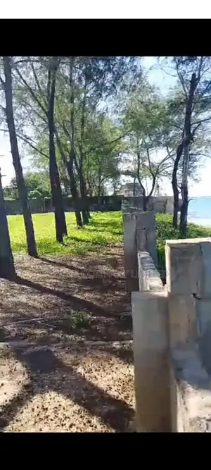 Kiwanja Kinauzwa Beach Plot