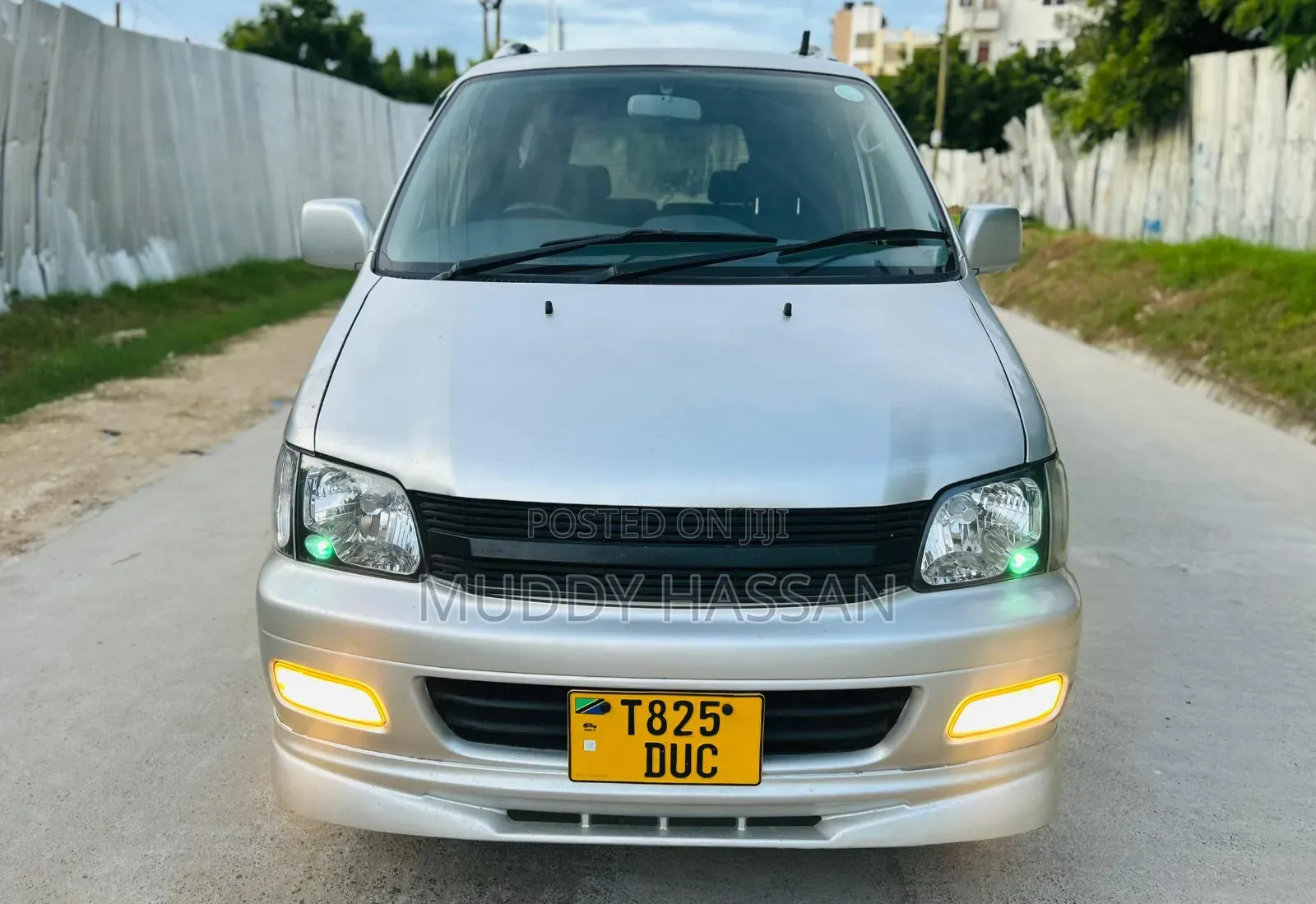 Toyota Noah 2002 Silver