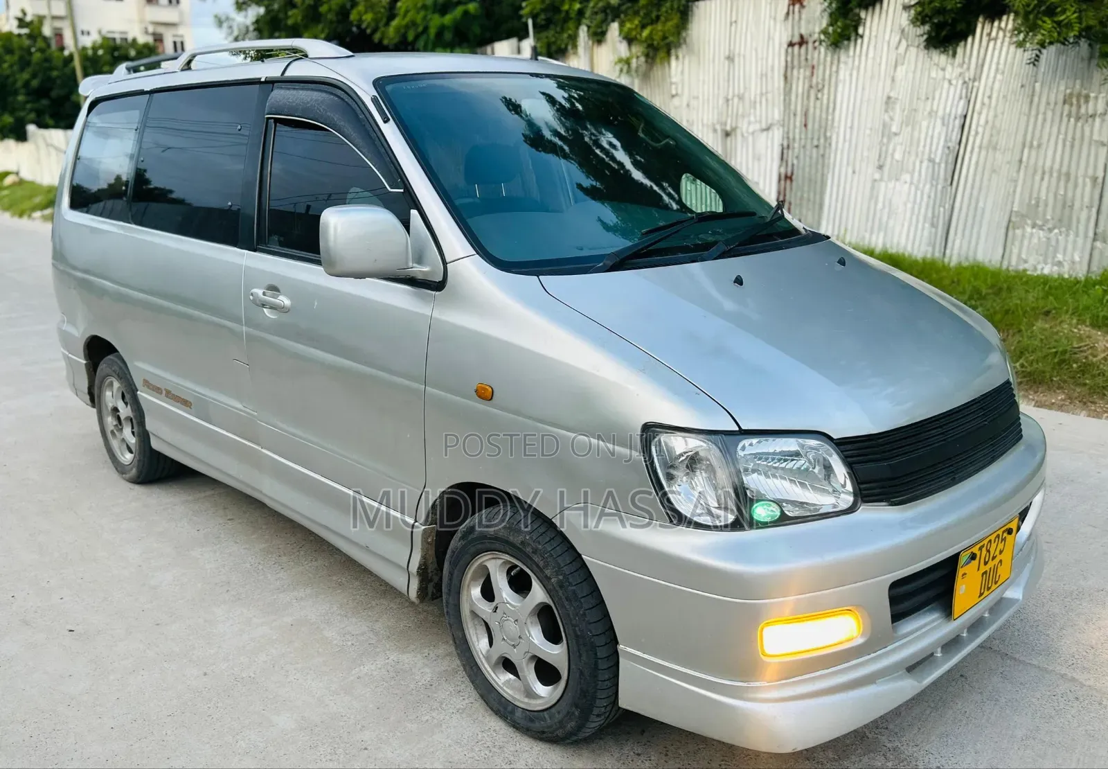 Toyota Noah 2002 Silver