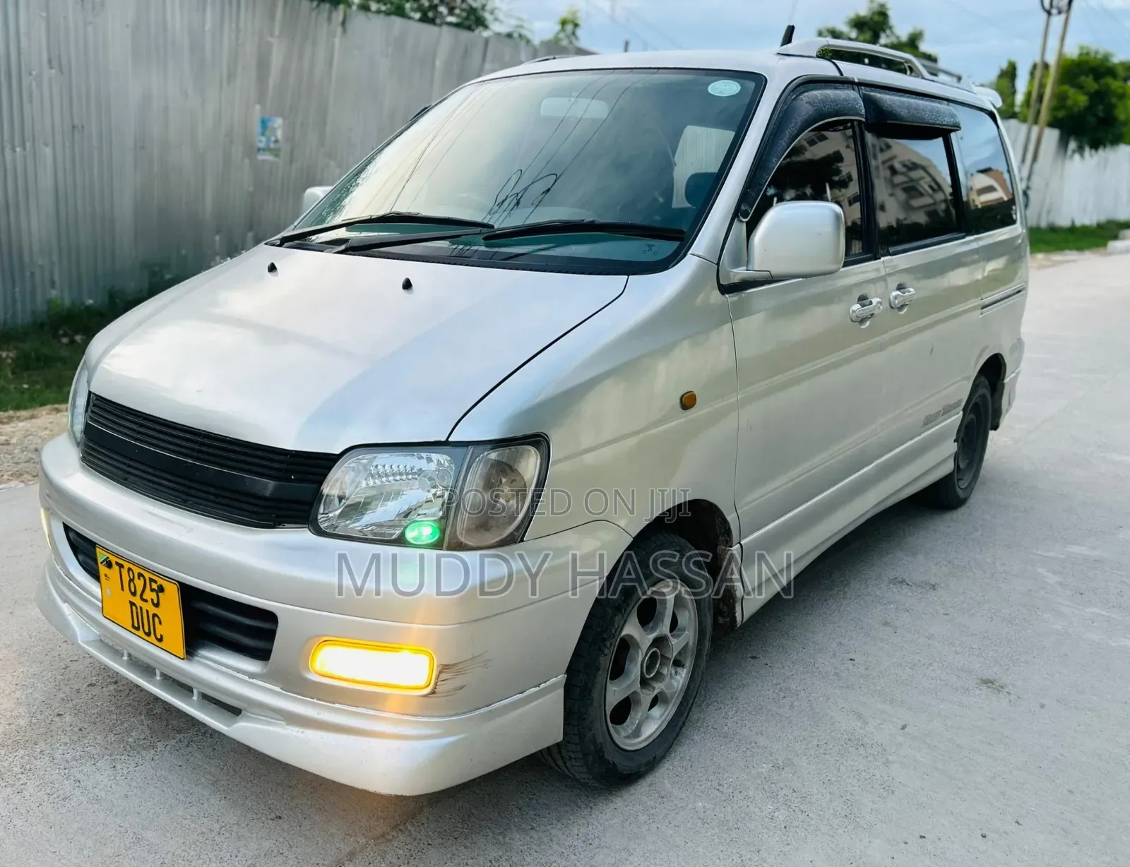 Toyota Noah 2002 Silver