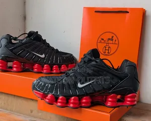 Men's Leather Shoes Materials Classic Nike Brand on Outer Side