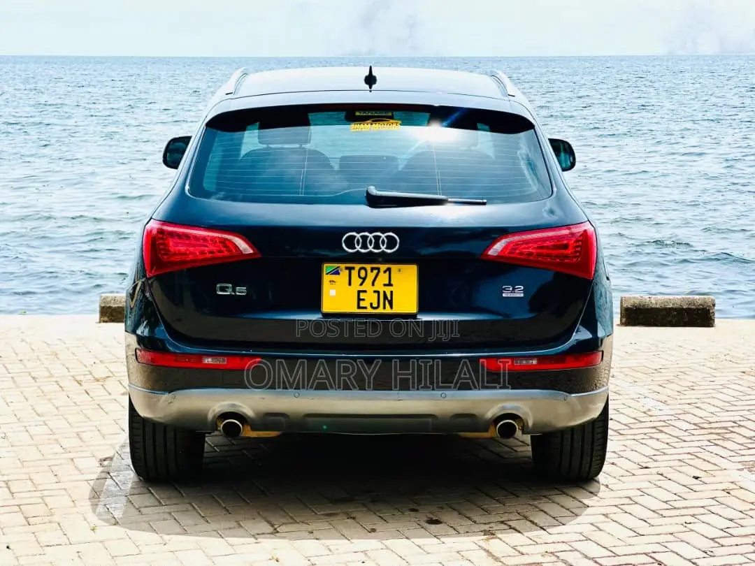 Audi Q5 2010 Black