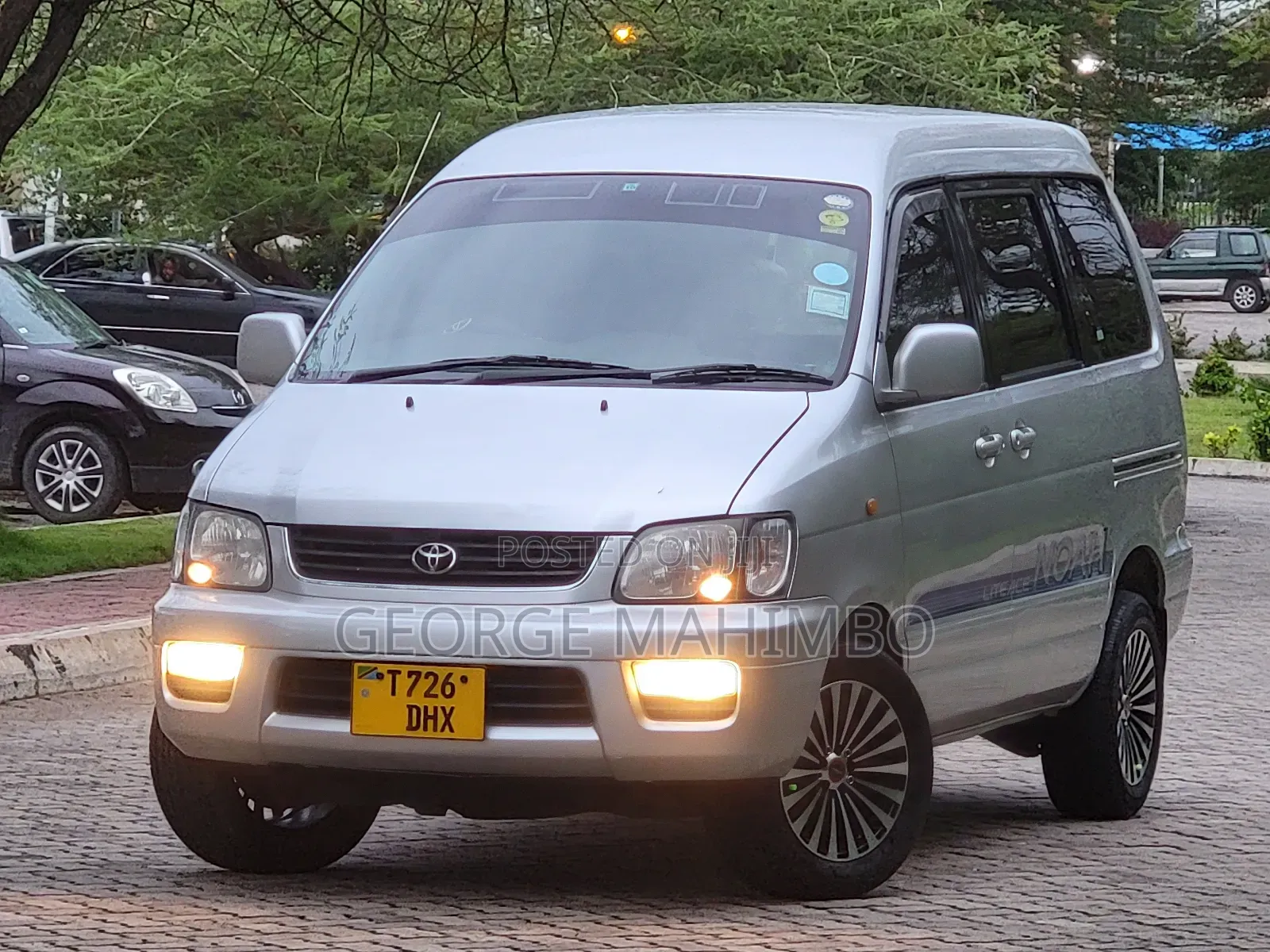 Toyota Noah 2001 Silver