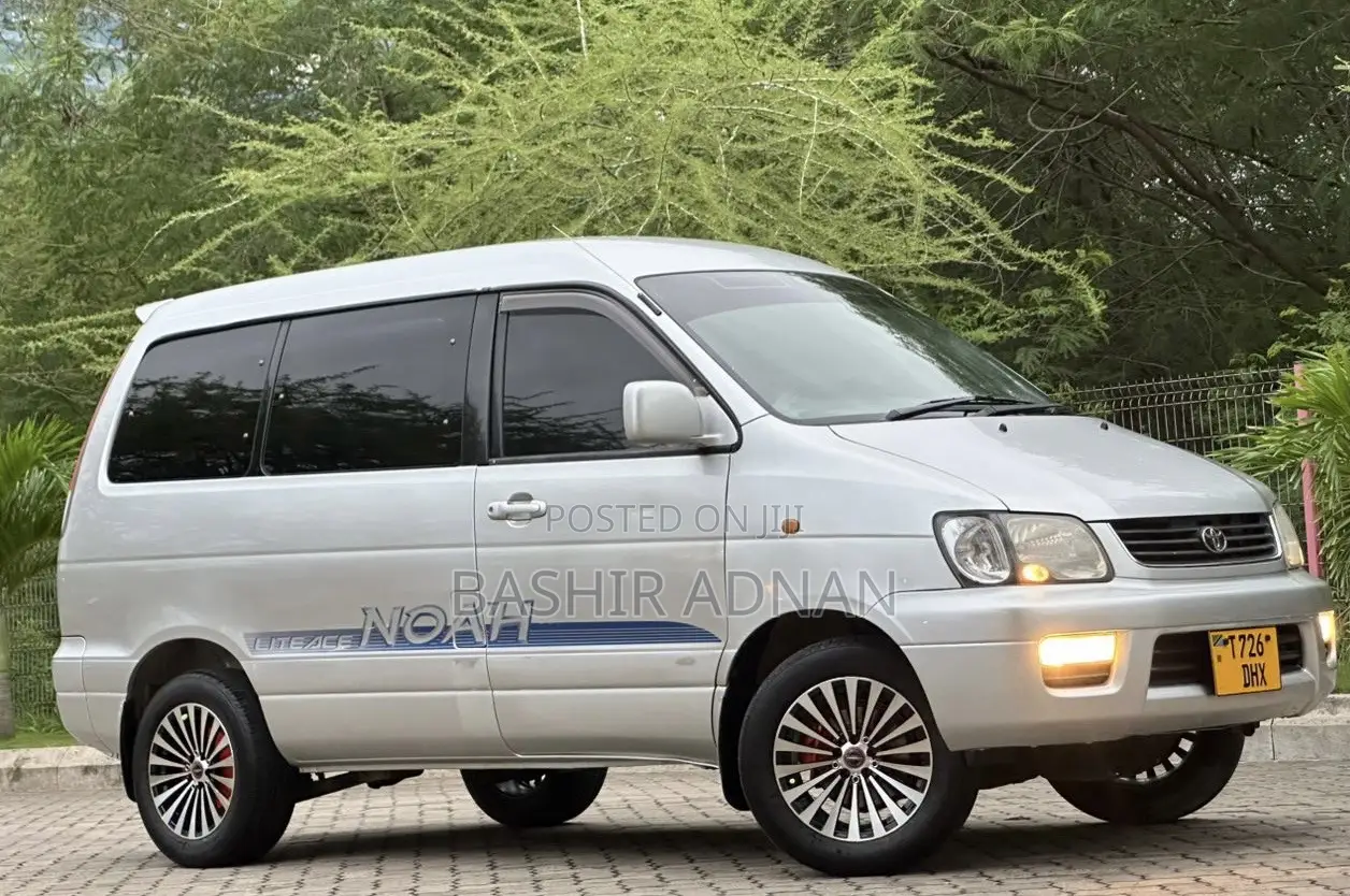 Toyota Noah 2.0 FWD (8 Seater) 2001 Silver