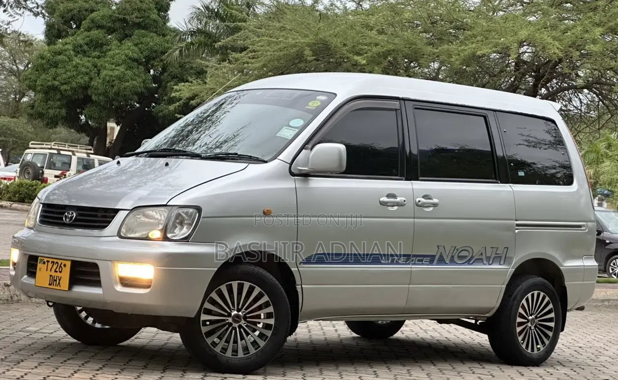 Toyota Noah 2.0 FWD (8 Seater) 2001 Silver
