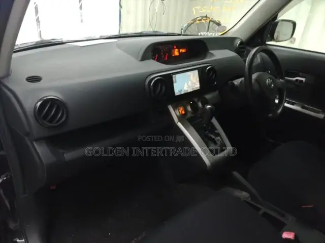 Toyota Corolla Rumion Hatchback 1.5 FWD 2010 Black