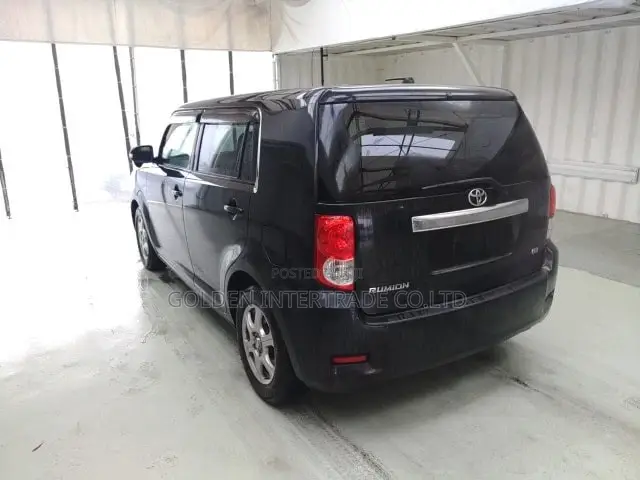 Toyota Corolla Rumion Hatchback 1.5 FWD 2010 Black
