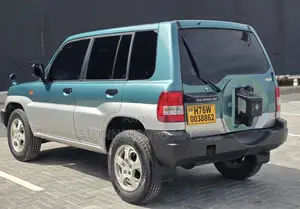 Mitsubishi Pajero 2000 Green