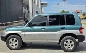 Mitsubishi Pajero 2000 Green