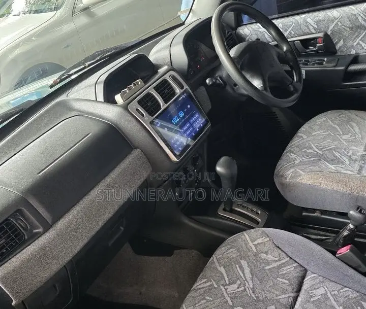 Mitsubishi Pajero 2000 Green