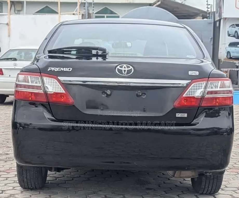 Toyota Premio 2013 Black