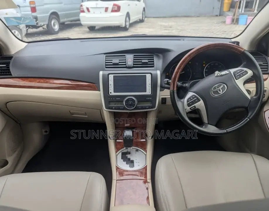Toyota Premio 2013 Black