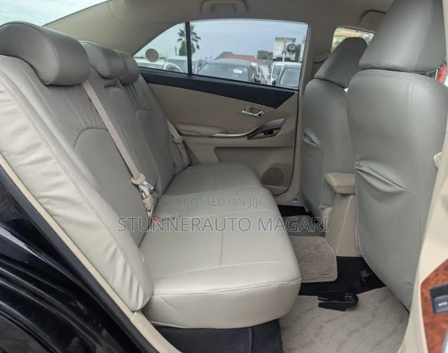 Toyota Premio 2013 Black