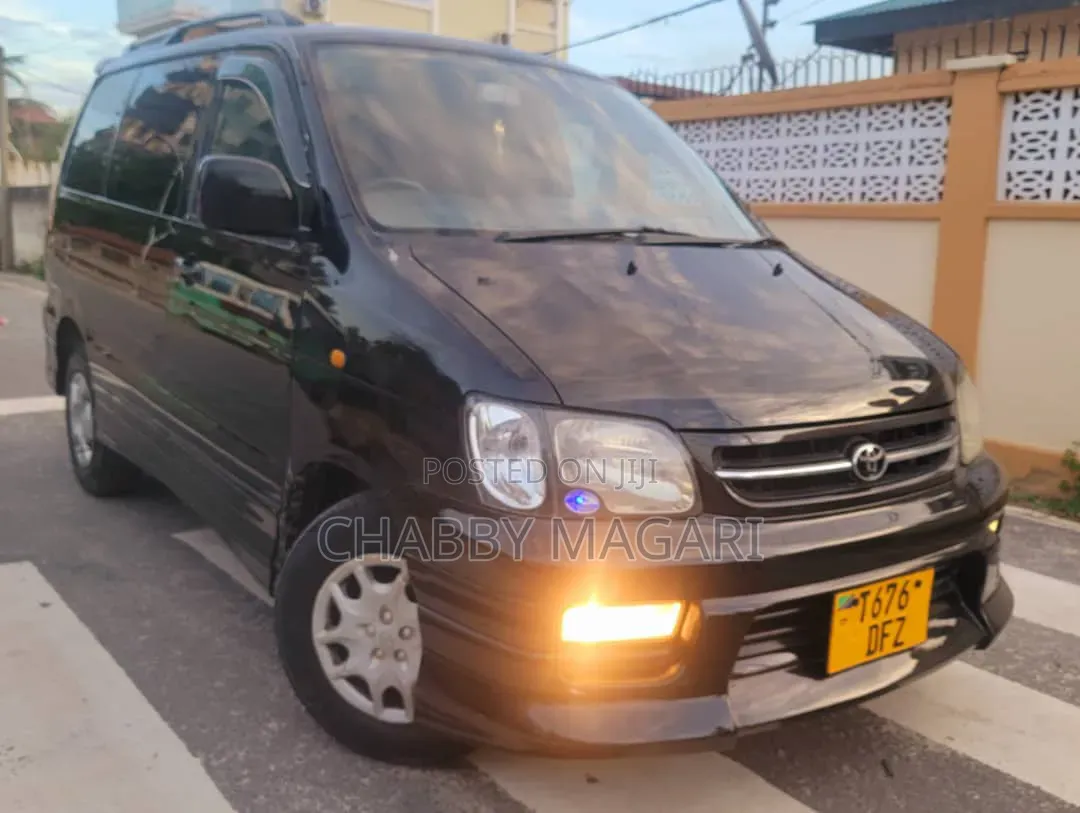 Toyota Noah 2.0 FWD (8 Seater) 2001 Black