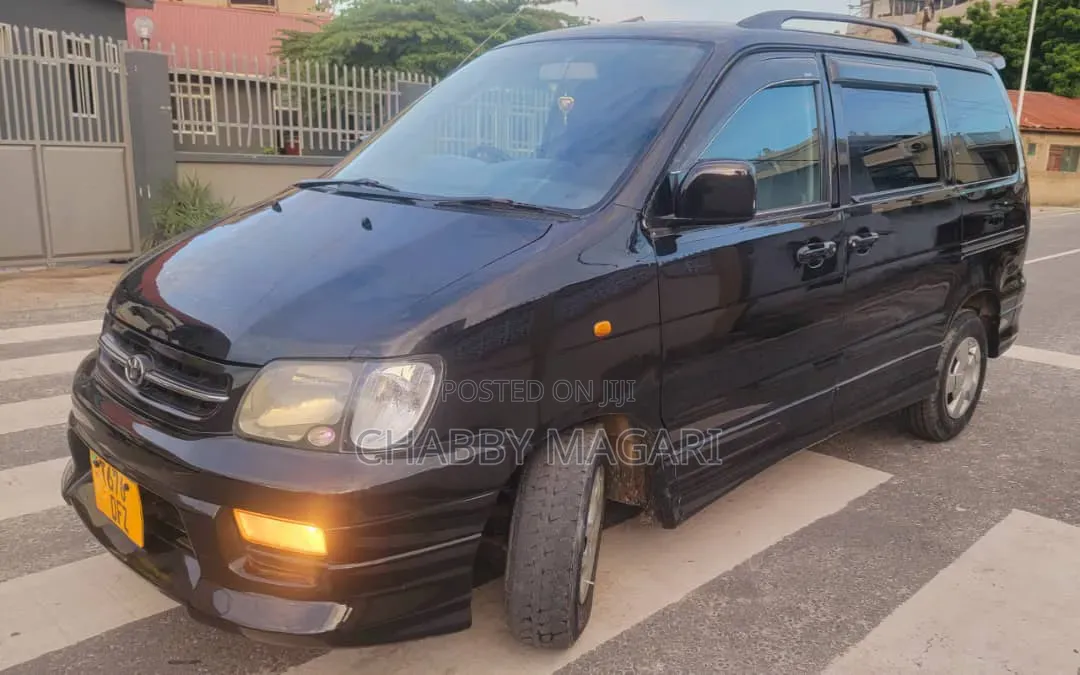 Toyota Noah 2.0 FWD (8 Seater) 2001 Black