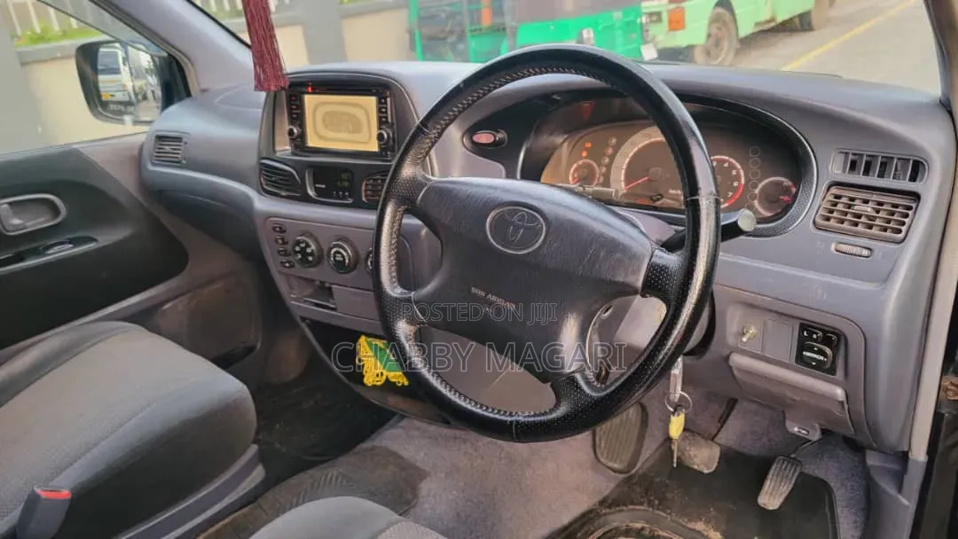 Toyota Noah 2.0 FWD (8 Seater) 2001 Black