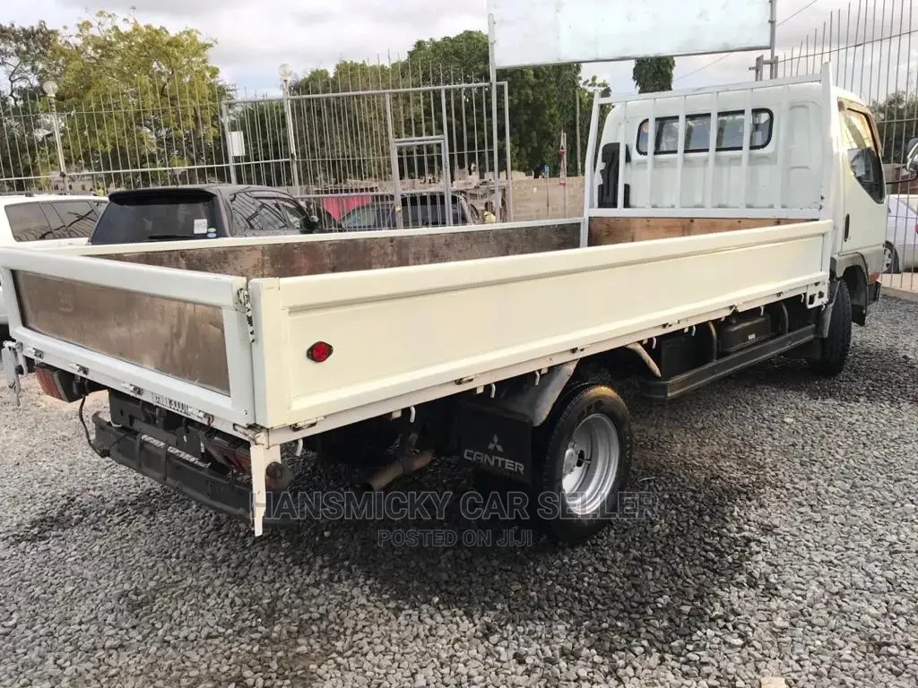 Mitsubishi Canter 2011 Gray