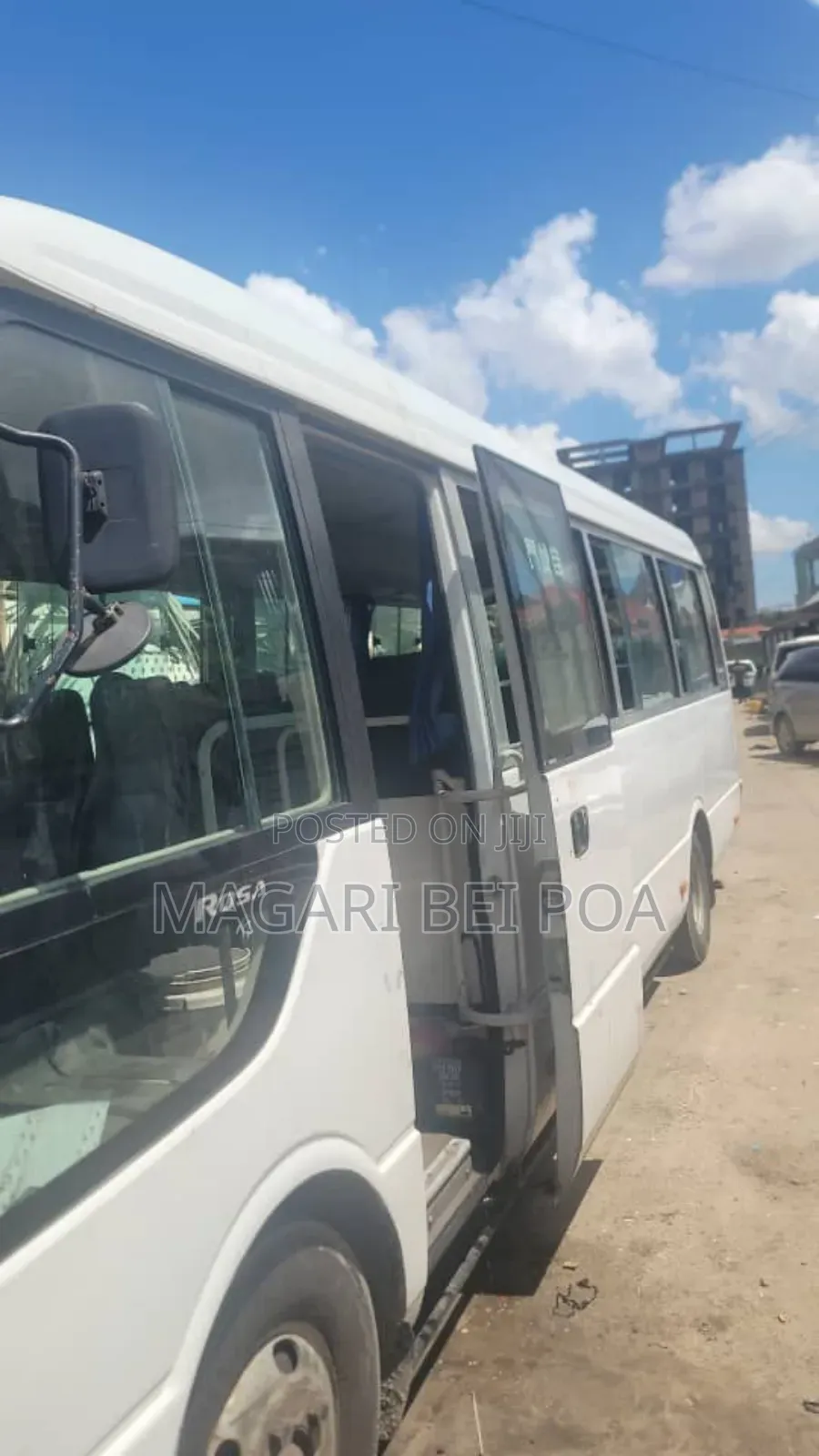 Mitsubishi Fuso Rosa 2000 White