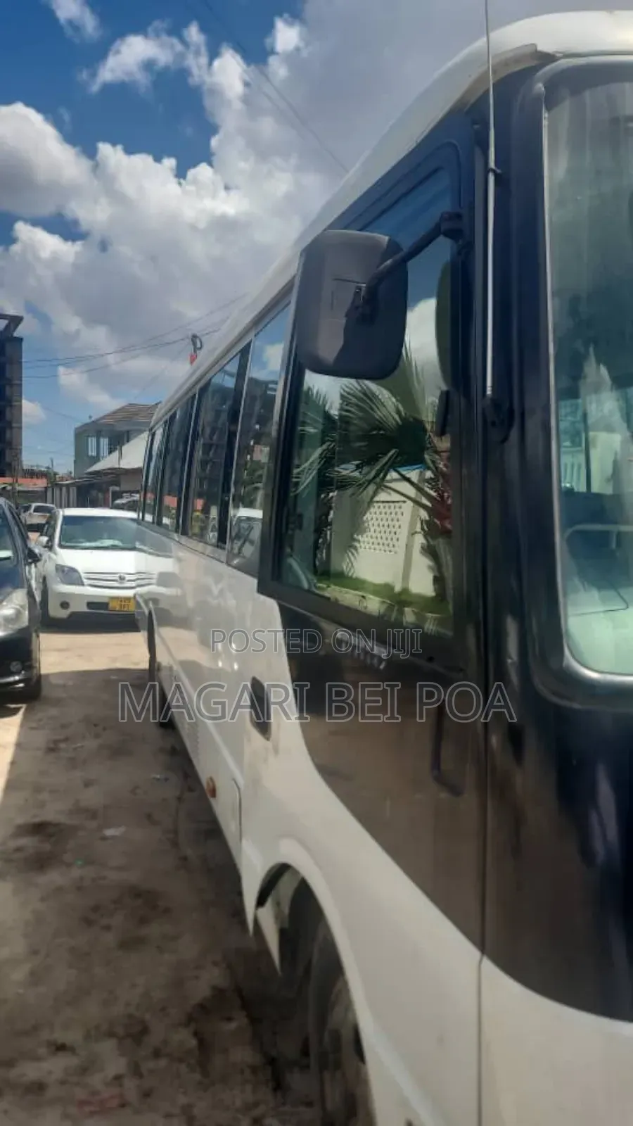 Mitsubishi Fuso Rosa 2000 White