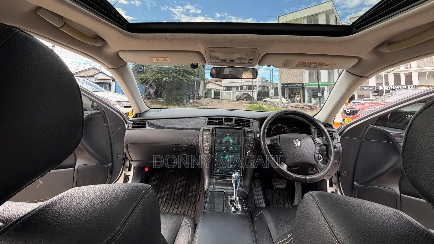 Toyota Crown 2006 White
