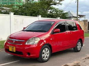 Toyota Raum 2005 Red