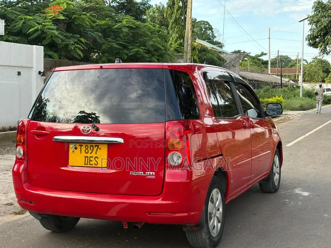 Toyota Raum 2005 Red