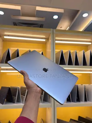 New Laptop Apple MacBook Pro 2017 16GB Intel Core i7 SSD 512GB