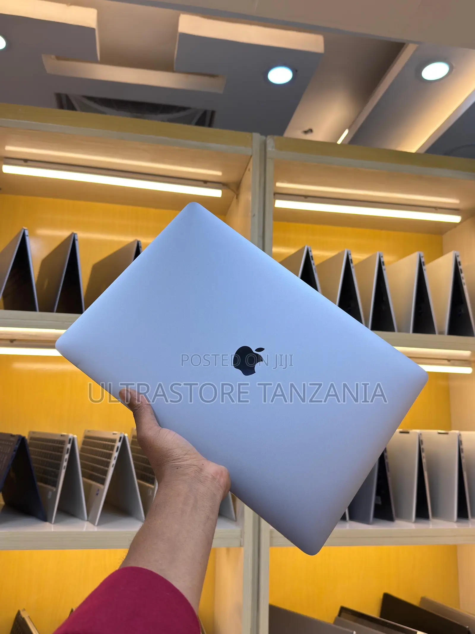 New Laptop Apple MacBook Pro 2017 16GB Intel Core i7 SSD 512GB