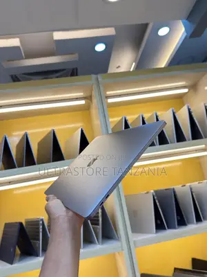 New Laptop Apple MacBook Pro 2017 16GB Intel Core i7 SSD 512GB