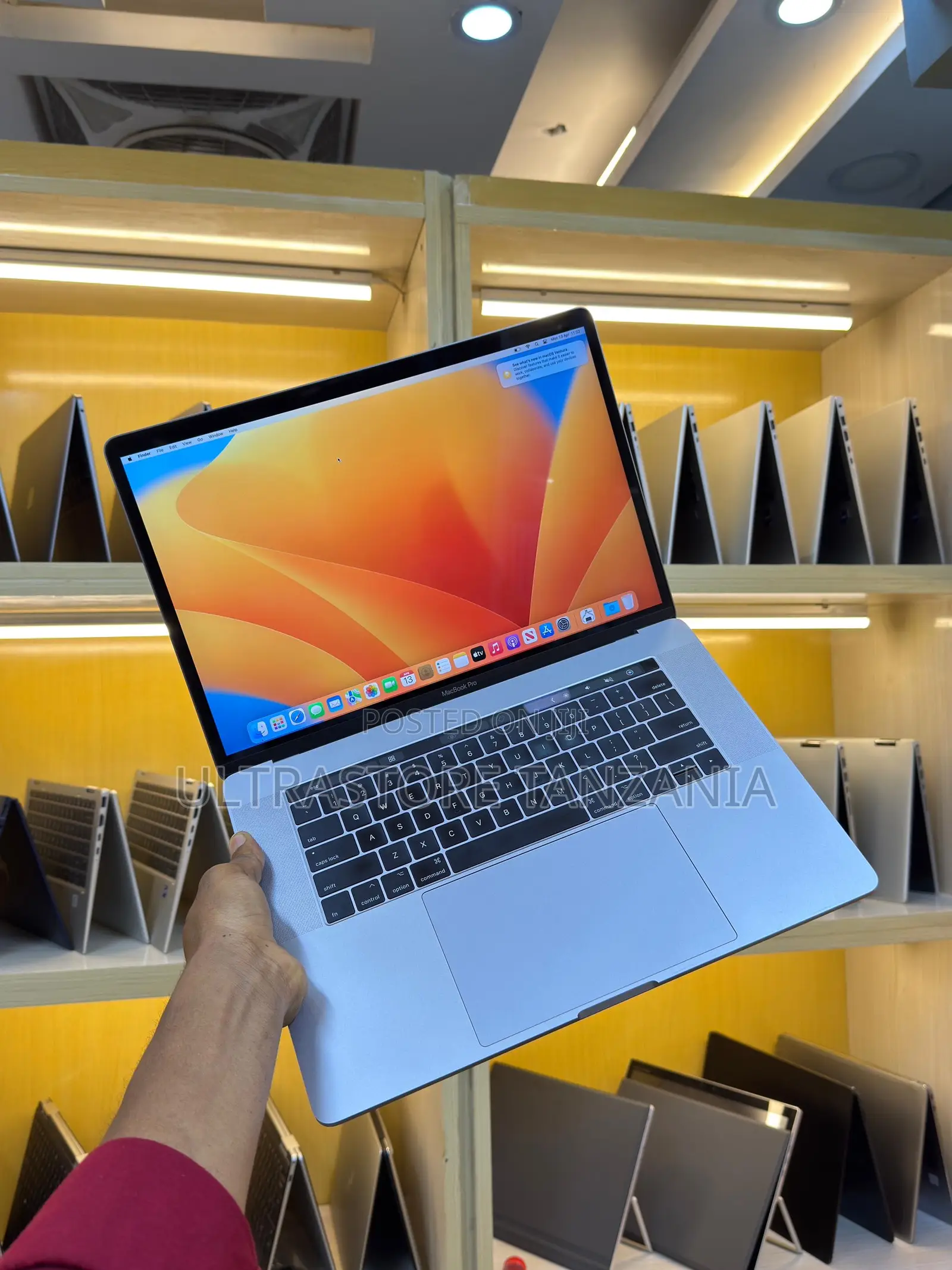 New Laptop Apple MacBook Pro 2017 16GB Intel Core i7 SSD 512GB