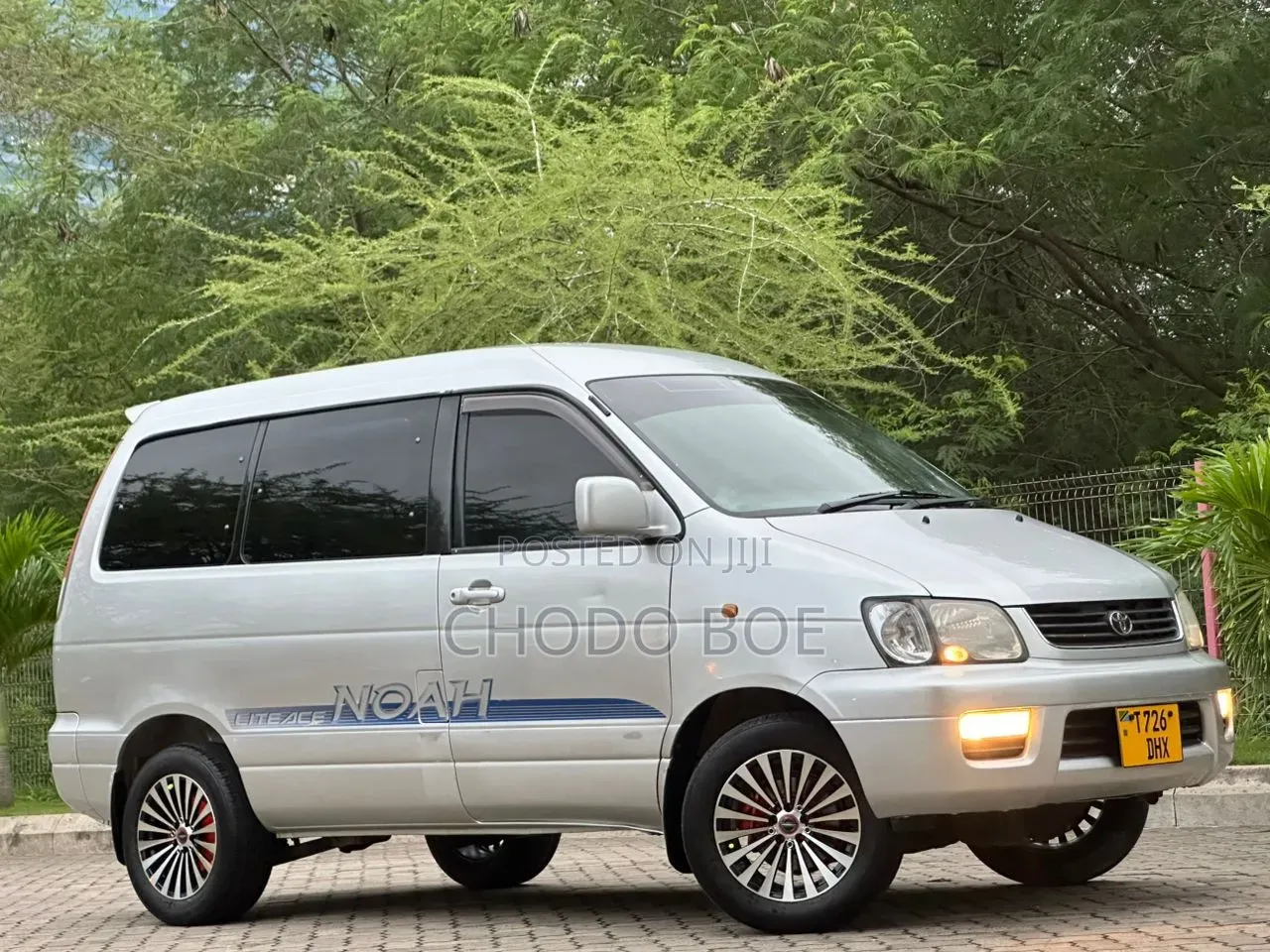 Toyota Noah 2001 Silver