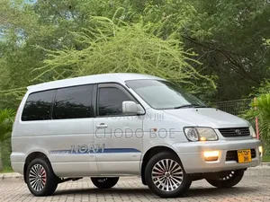 Toyota Noah 2001 Silver