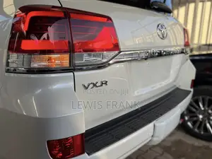 Toyota Land Cruiser 2021 White