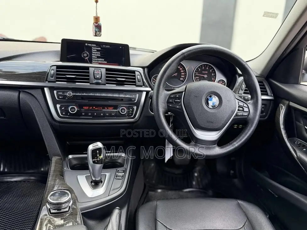 BMW 3 Series 320i RWD 2013 Silver
