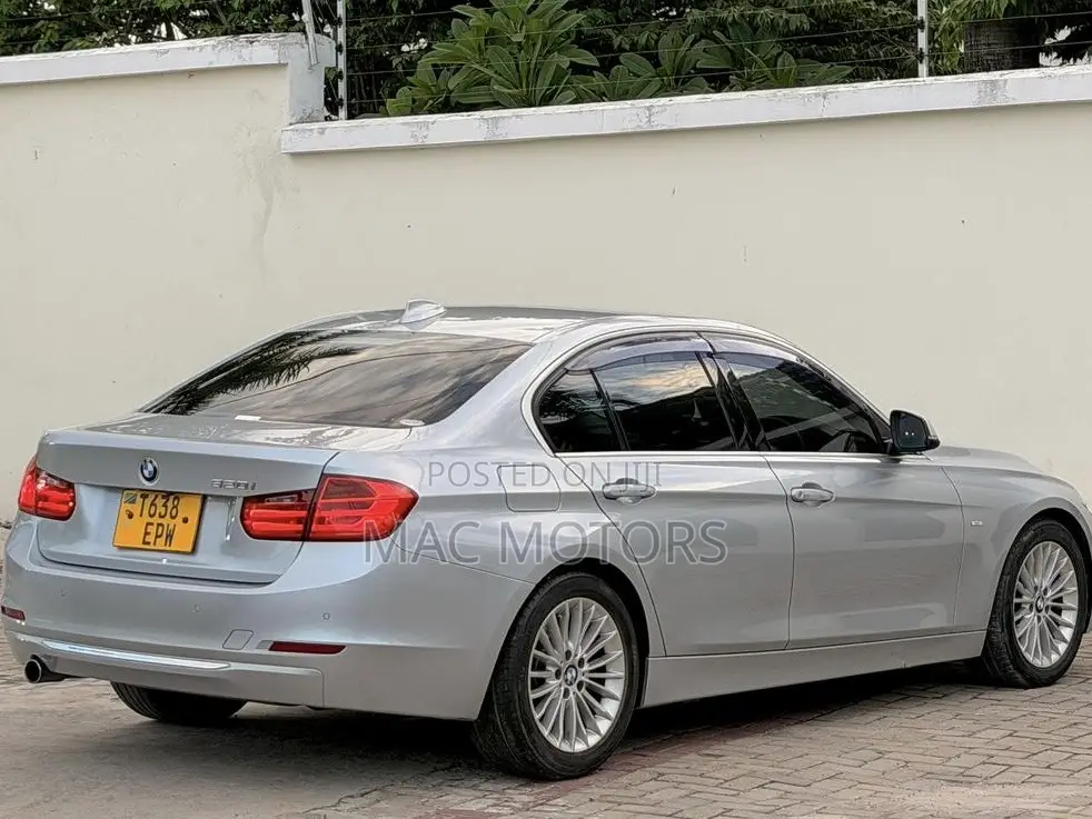 BMW 3 Series 320i RWD 2013 Silver