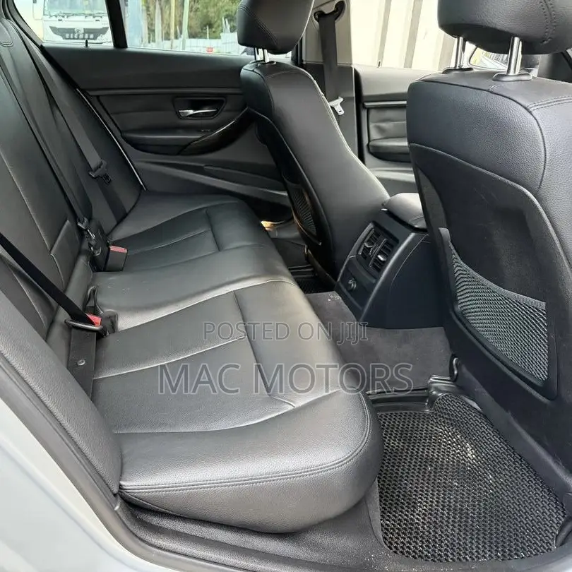 BMW 3 Series 320i RWD 2013 Silver