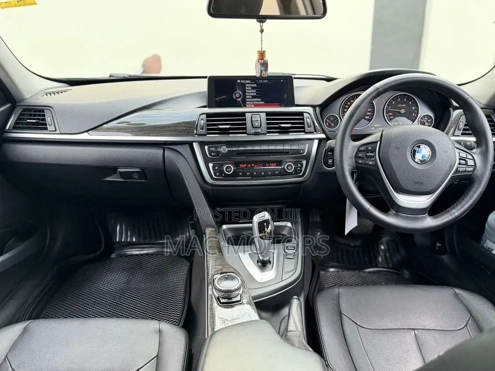 BMW 3 Series 320i RWD 2013 Silver