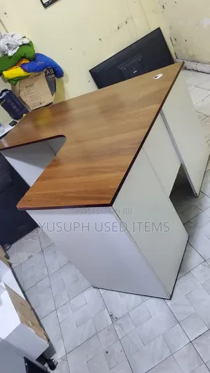 Office Table Kubwa