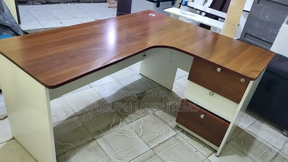 Office Table Kubwa