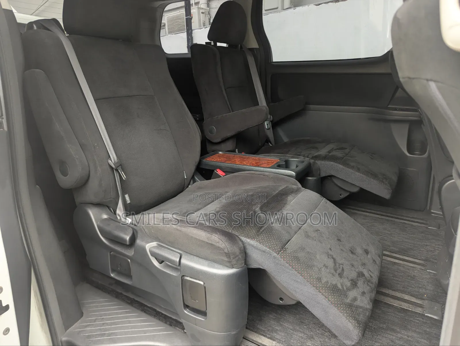 Toyota Alphard 2.4 Petrol AWD 2010 Pearl