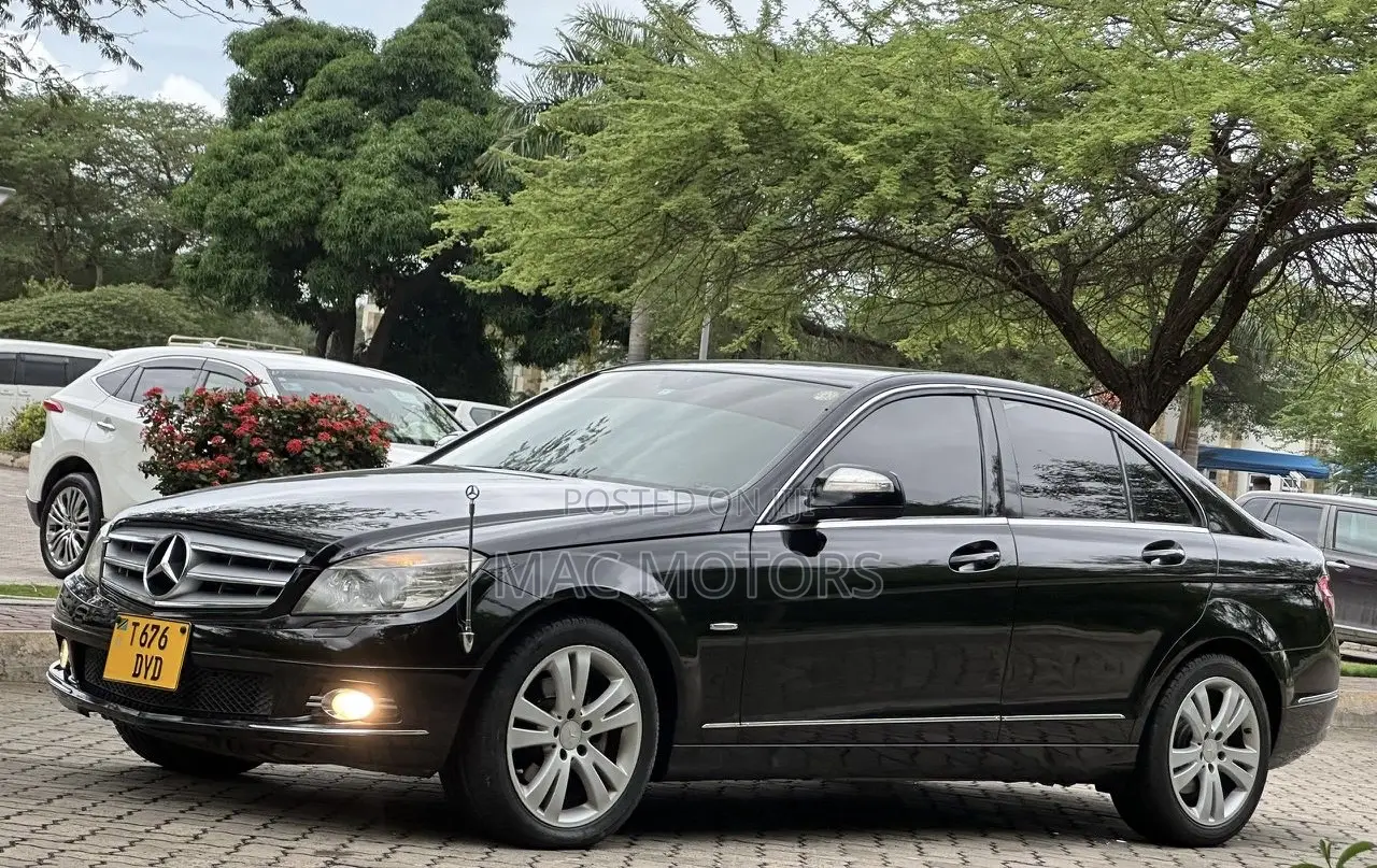 Mercedes-Benz C200 2009 Black